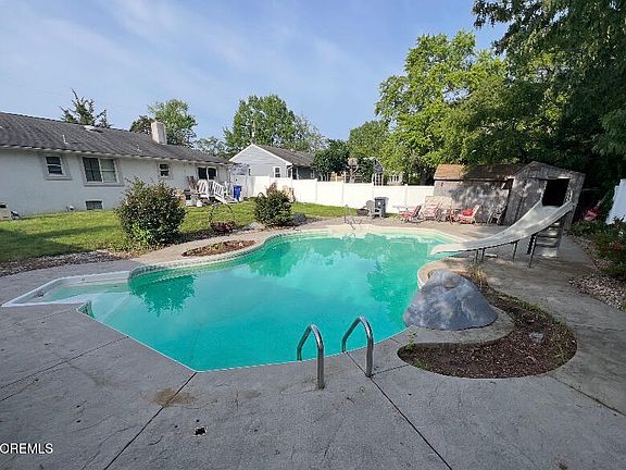 5th image of 530 E Woodland Avenue