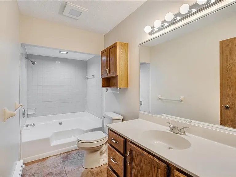 624 Angiline Dr — Photo 7