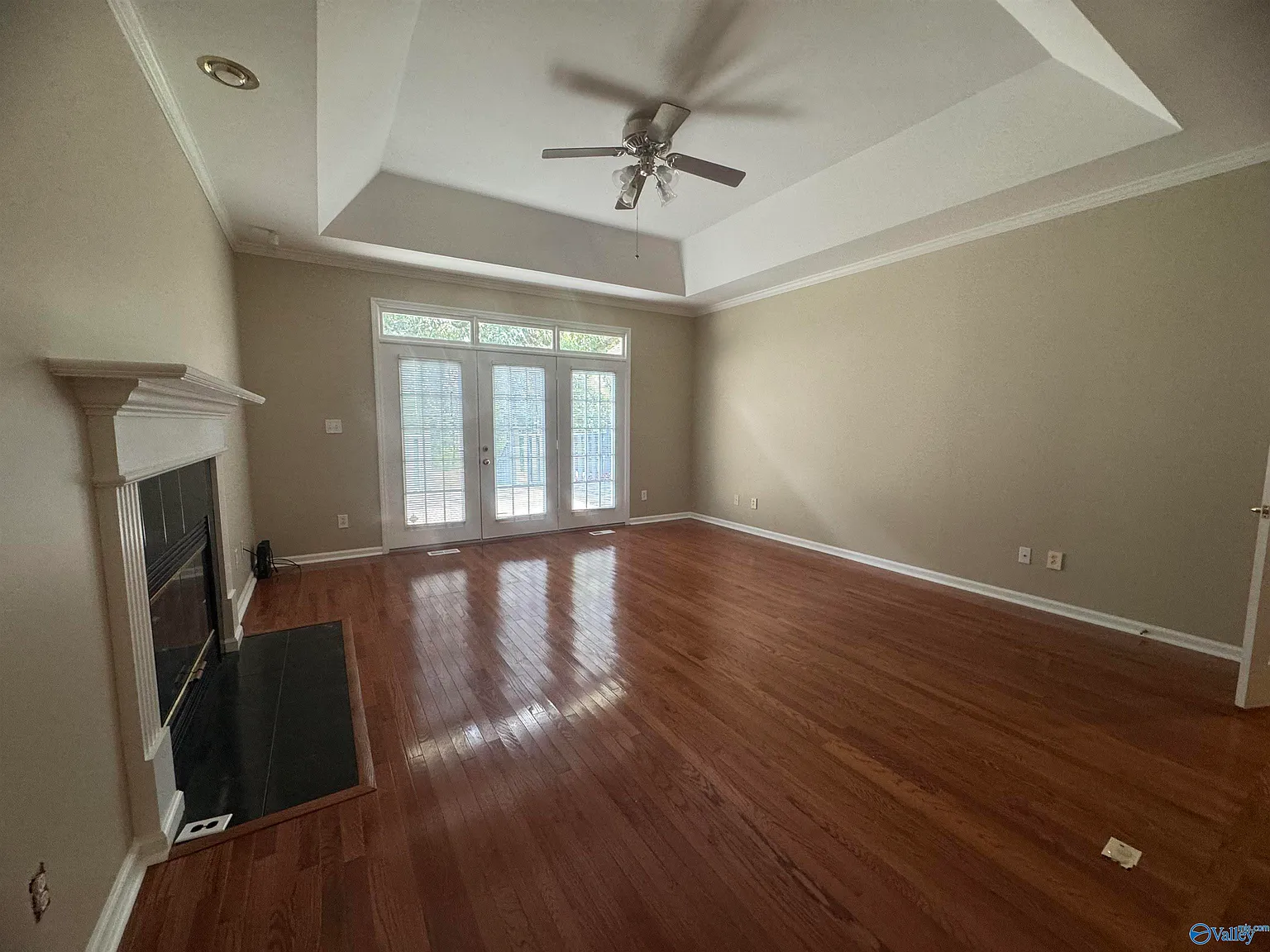 3 bed, 2.0 bath, 2000 sqft, $2,099 — Photo 3