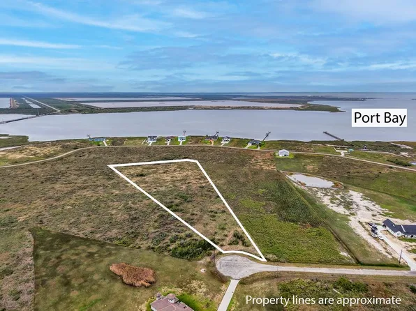 206 Drum Dr, Rockport, TX 78382