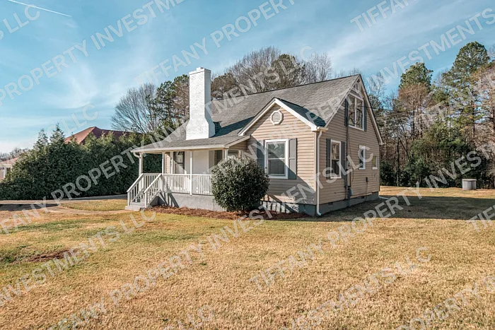 2 bed, 1.0 bath, $1,325 — Photo 2