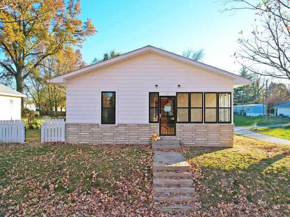 321 W 8th St, Bicknell, IN 47512