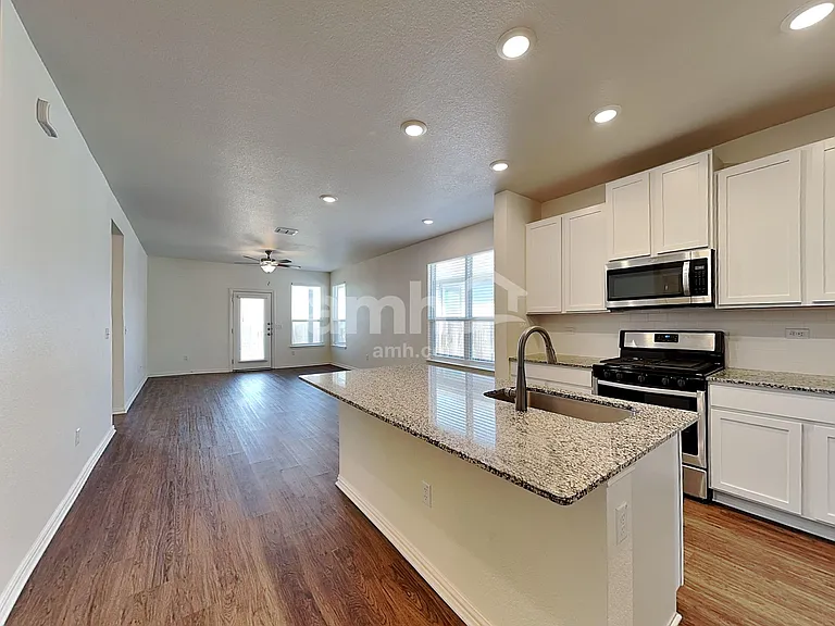 2722 Wolfcreek — Photo 3