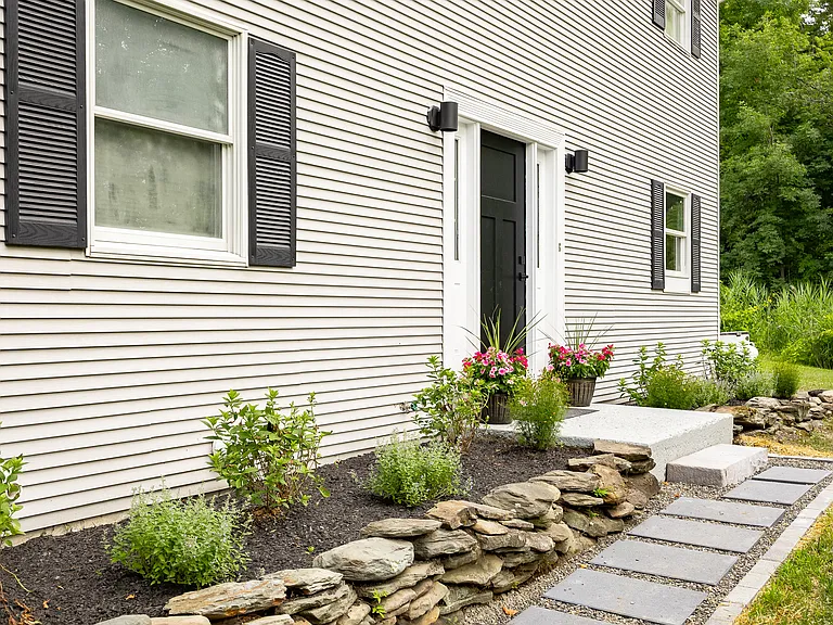 4 Cove Rd — Photo 3