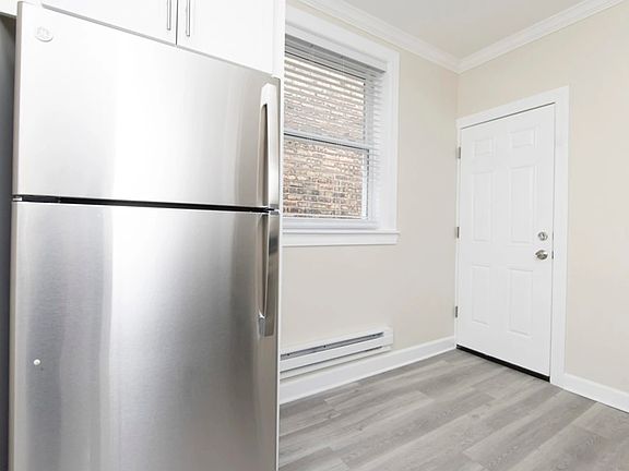 5th image of 647 W Roscoe St #648-2S