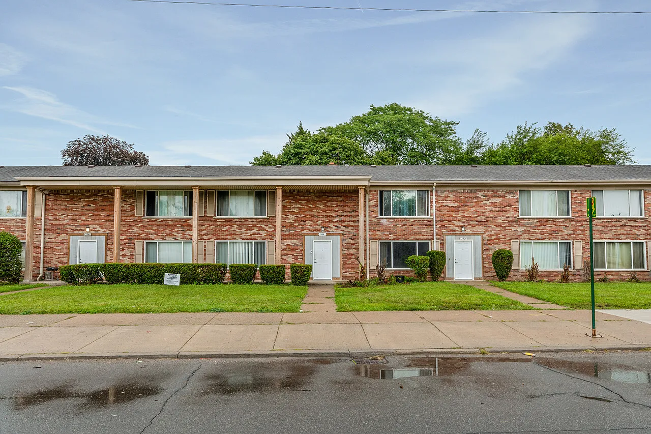 13910-60 Southfield — Photo 2