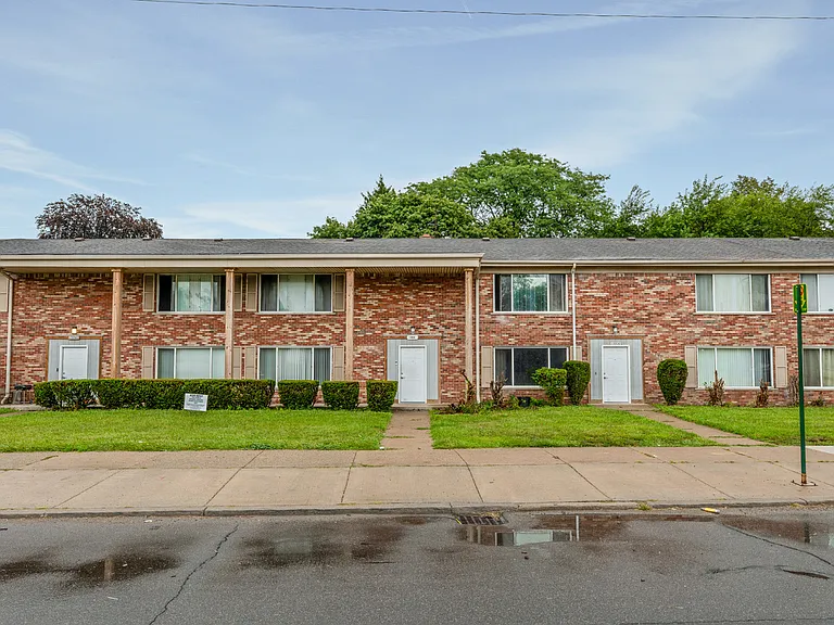 13910-60 Southfield — Photo 2