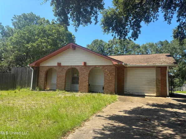 1317 Chalmette Ave, Ocean Springs, MS 39564