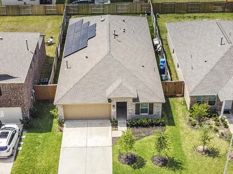 1504 Twilight Green Dr — Photo 2
