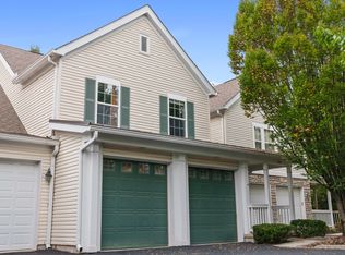 398 Sycamore Woods Ln, Columbus, OH