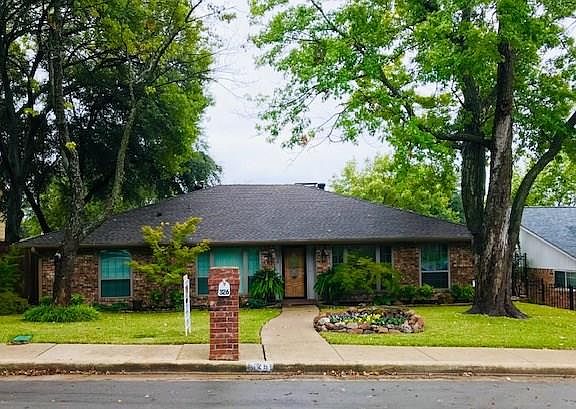 2nd image of 326 Robin Hill Ln