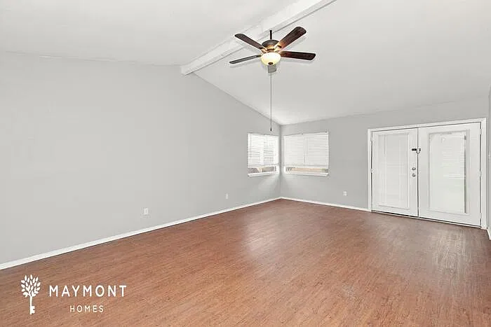 3 bed, 2.0 bath, 1389 sqft, $2,165 — Photo 4
