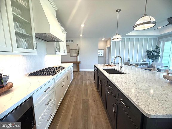 7th image of this home