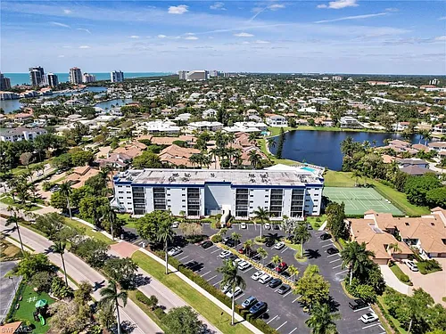 555 Park Shore Dr Photo 1