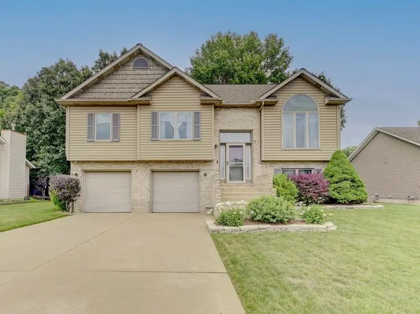 1294 Port Cove Dr, Porter, IN 46304