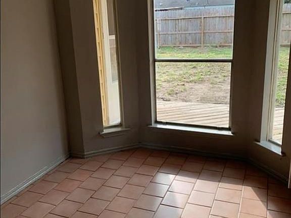 4th image of 7511 Flair Oaks Dr