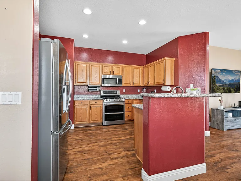2433 W Ellis St — Photo 27