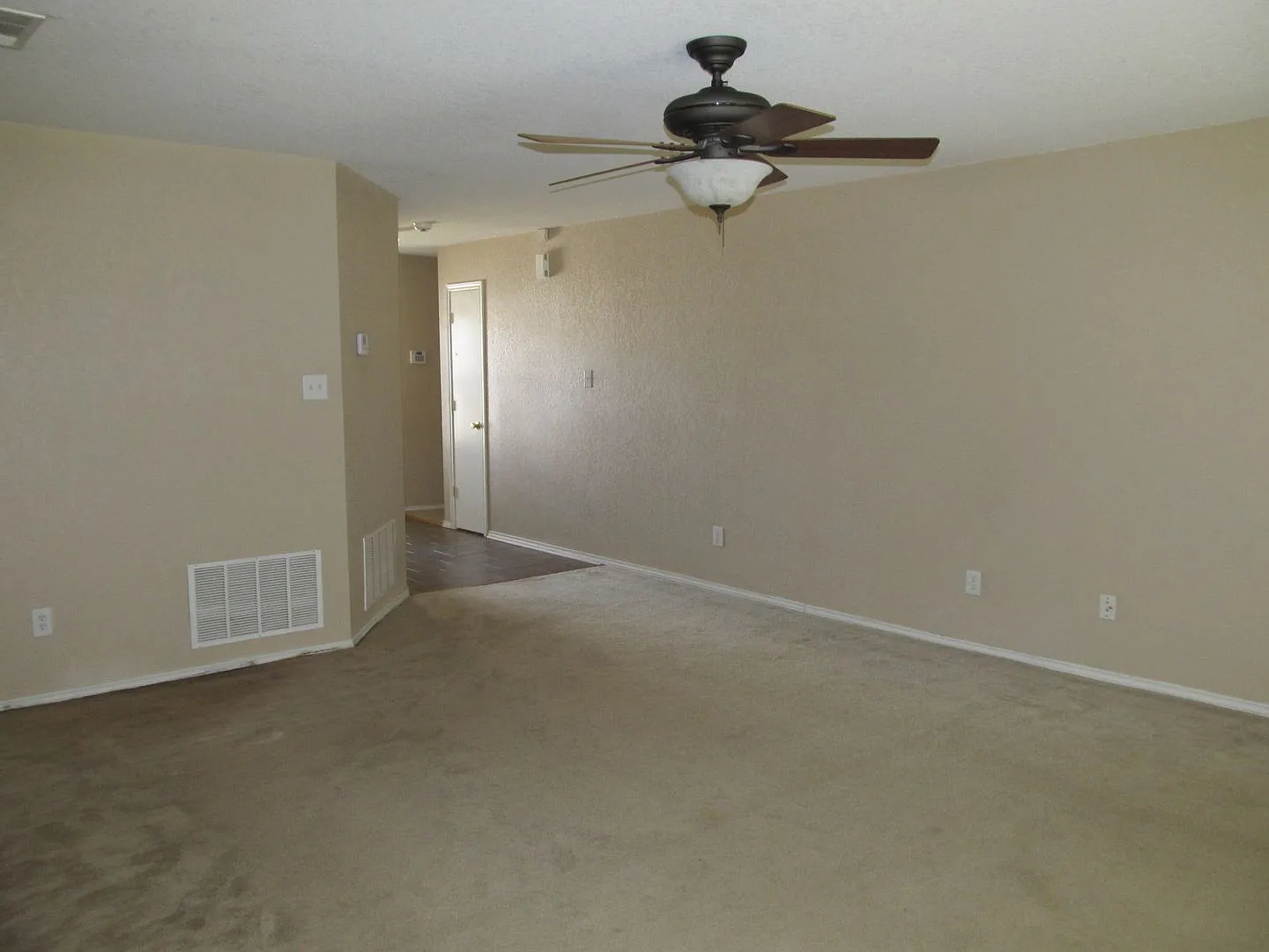 3-Bedroom House for Rent in Killeen — Photo 2