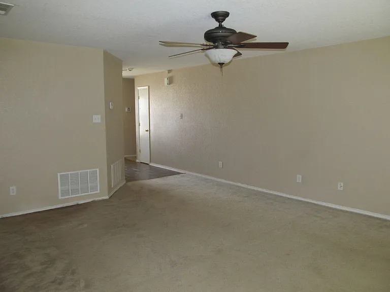 3210 Viewcrest Dr — Photo 2