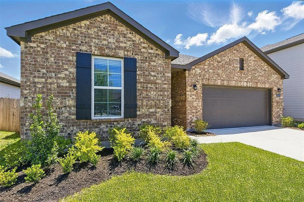 3 bed, 2.0 bath, 1869 sqft, $1,850 — Photo 2