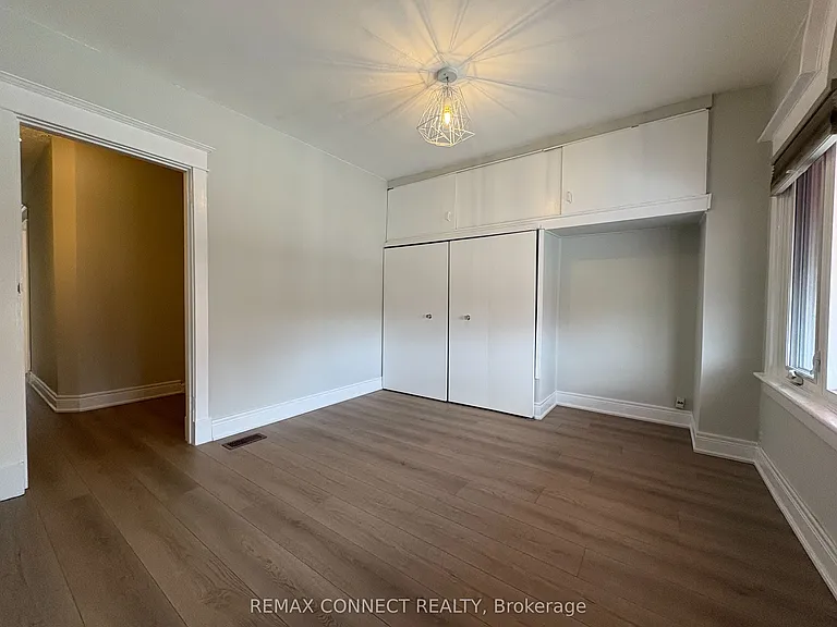 847 Pape Ave #UPPER — Photo 7