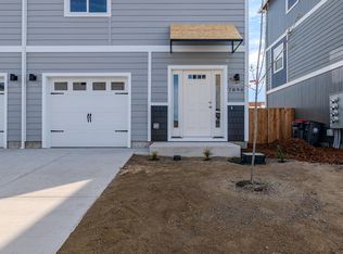 7890 28th St, White City, OR