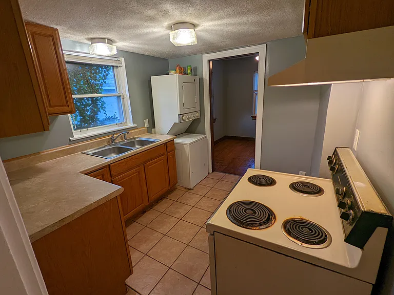 945 Vernon Dr — Photo 13