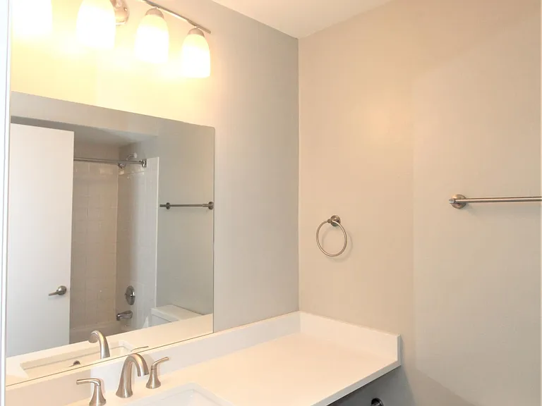 818 W Willow St #3C — Photo 20