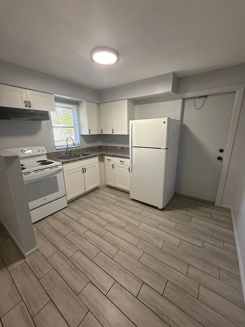** 1 Bed\1 Bath Home In Fort Myers In The River District Available For A Long-Term Tenant -- Larg... — Photo 1