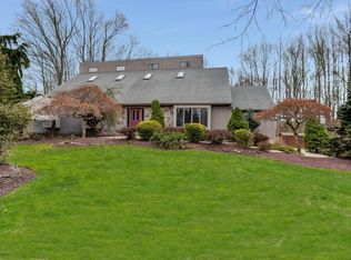 98 Lehigh Dr, Lincroft, NJ 07738