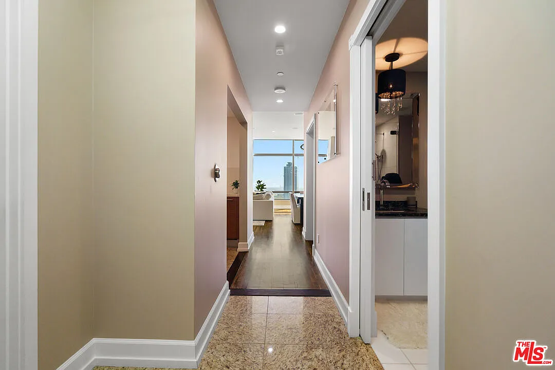 1 bed, 2.0 bath, 1160 sqft, $6,900 — Photo 1