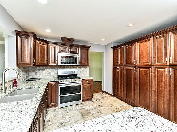 5th image of 7011 Wildridge Dr