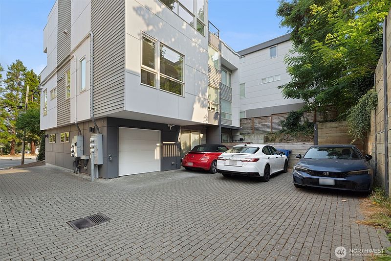 3rd image of 3817 Gilman Avenue W