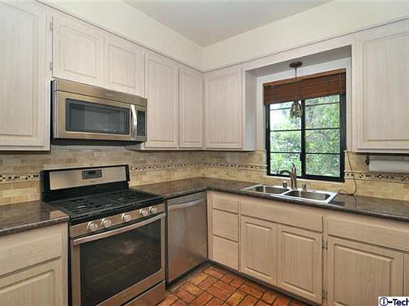 5th image of 1737 Peyton Ave APT A