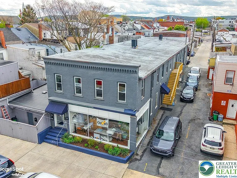 1210 W Turner St #2 — Photo 1