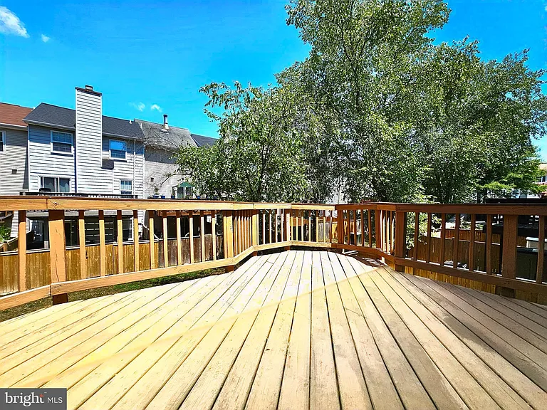 8561 Southlawn Ct — Photo 11