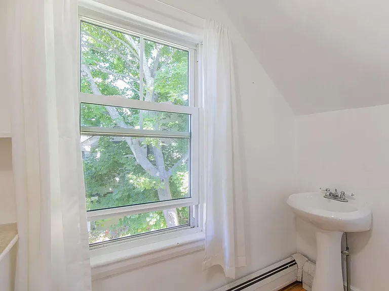 16 Pine St #2 — Photo 17