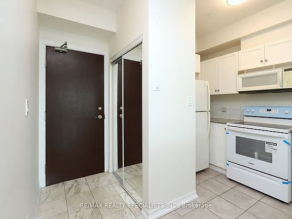 3rd image of 1359 Rathburn Rd E #508
