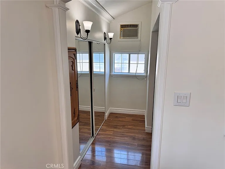 2138 N Frederic St — Photo 18