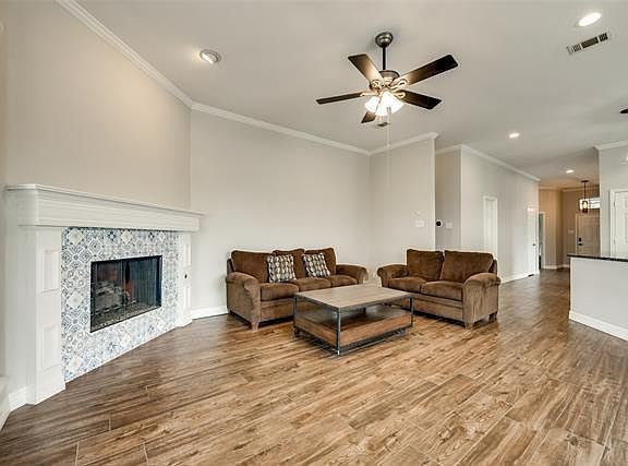 3rd image of 2101 Woodcreek