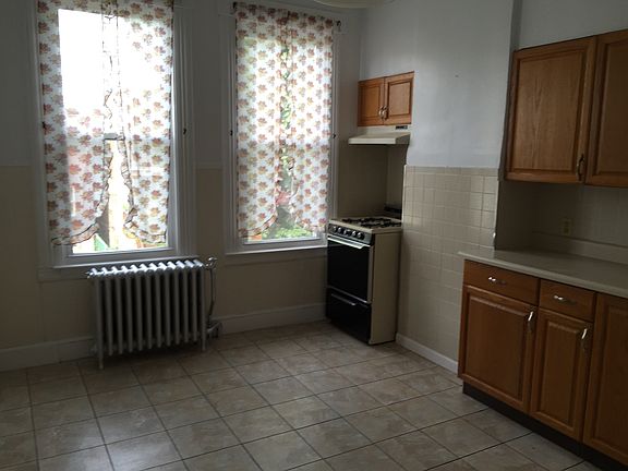 Large Eat-In-Kitchen