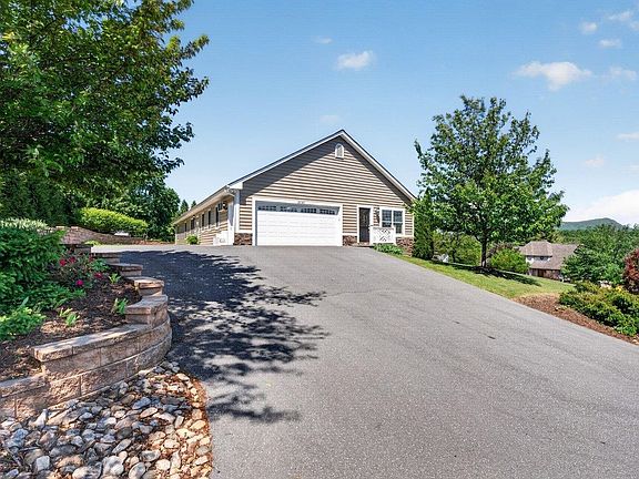 3rd image of 3090 Arrowhead Rd