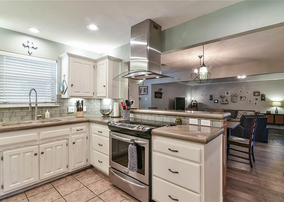 1st image of 2207 Shady Park Dr