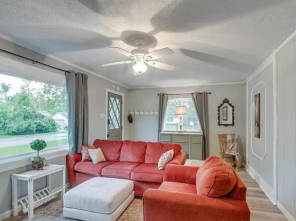 4th image of 4949 Boyd Ave NE