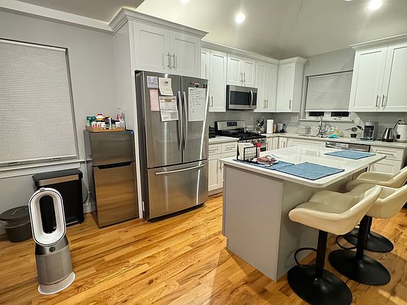 2nd image of 31 Harvey St #2