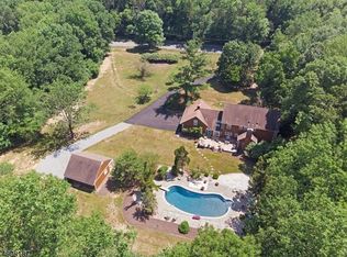 9 Valley View Dr, Mendham, NJ 07945