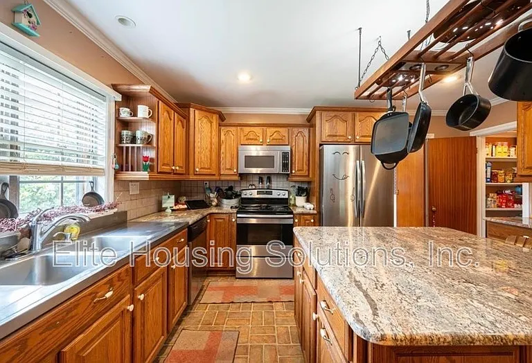 290 W Ridge St — Photo 8