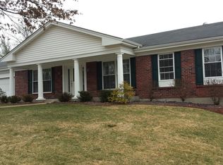 352 Glan Tai Dr, Ballwin, MO