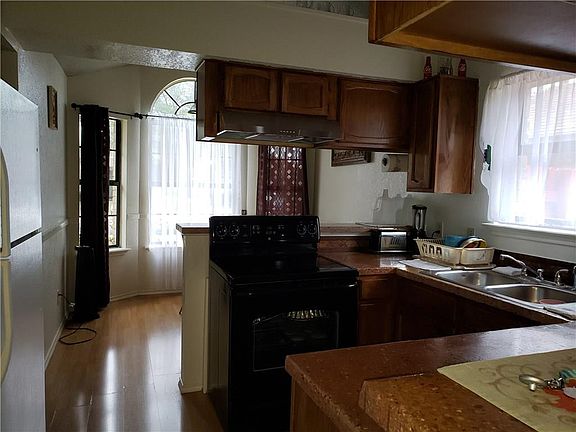 4th image of 1709 Woodhall Way