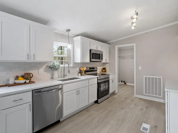 109 Loy Ct, Fuquay Varina, NC 27526